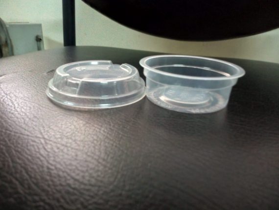 35ml clear cups with lids each